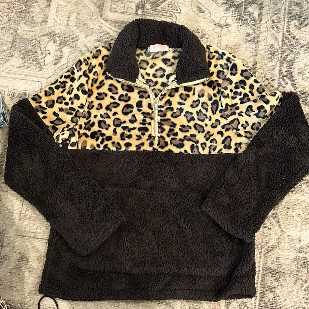 Leopard fleece pullover
